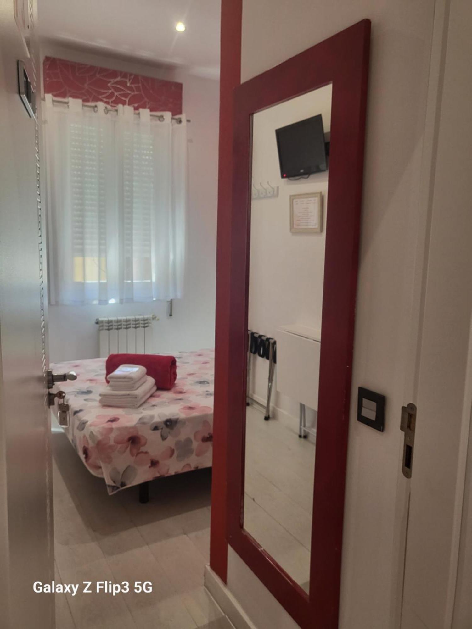 Hostal Inn Madrid Bagian luar foto